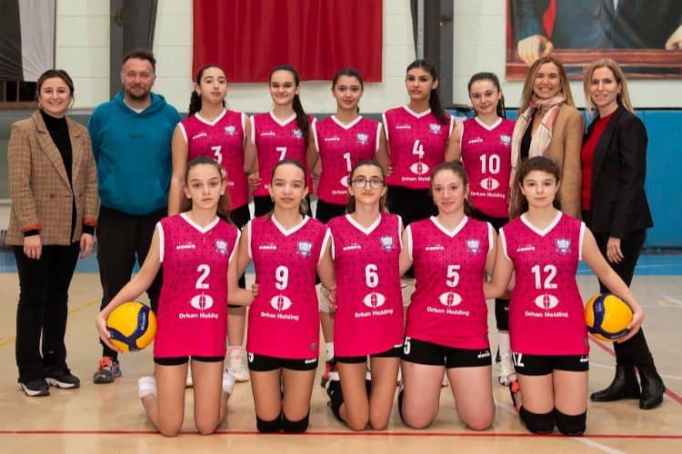 Bursa’nın kız voleybolcularına Orhan Holding desteği